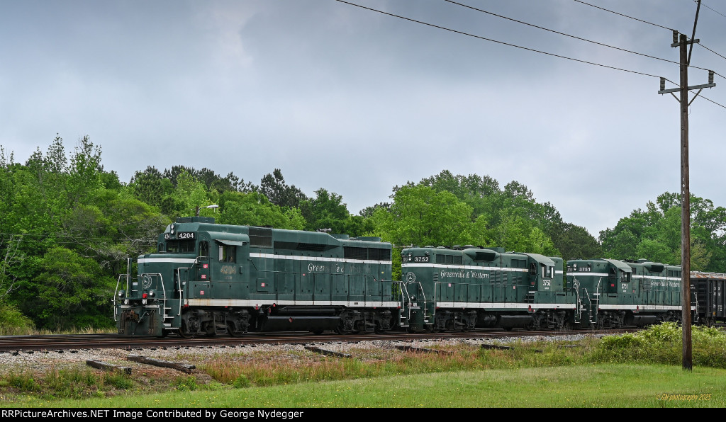 GRLW 4204, 3752 and 3751 sitting idling at the Yard